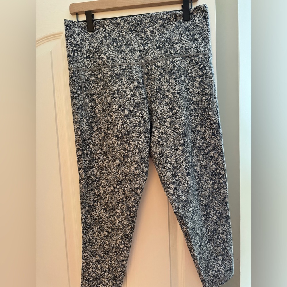 Athleta high waist elation tight 7/8 black and white size 1X